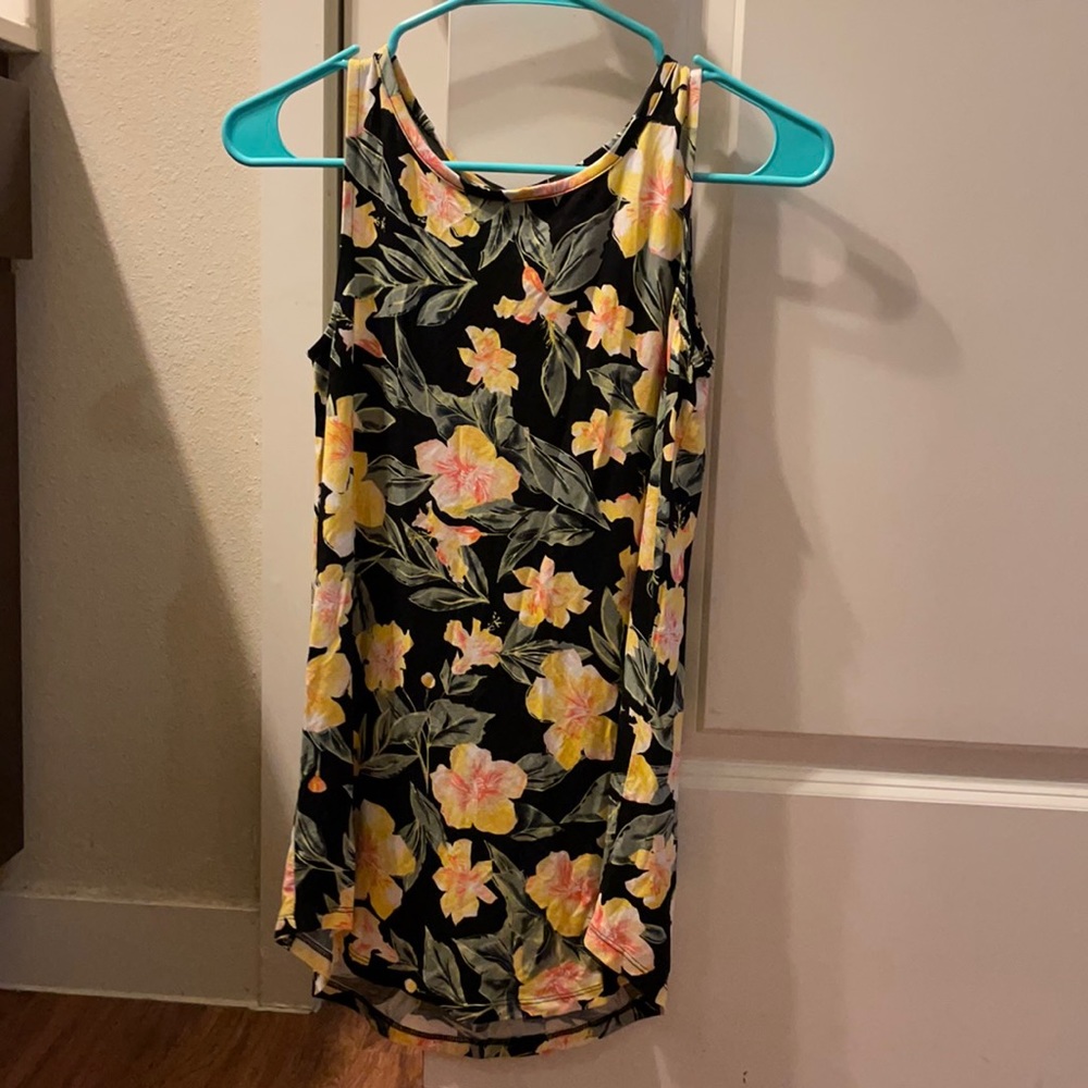 ⭐️4 for $20⭐️ Tropical flower top
